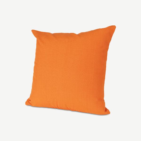 Cojín veraniego color mandarina ideal para decorar tu salón.